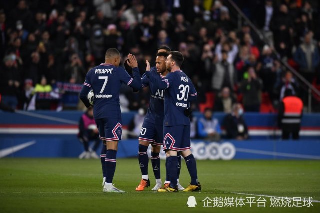 法甲巴黎补时绝杀里昂，姆巴佩双响定乾坤